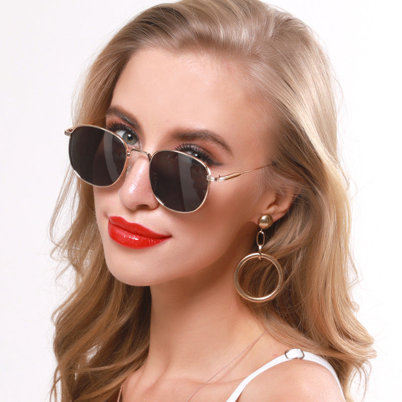 New Retro Small Frame Sunglasses Men And Women Trend Metal Square Wild Sunglasses